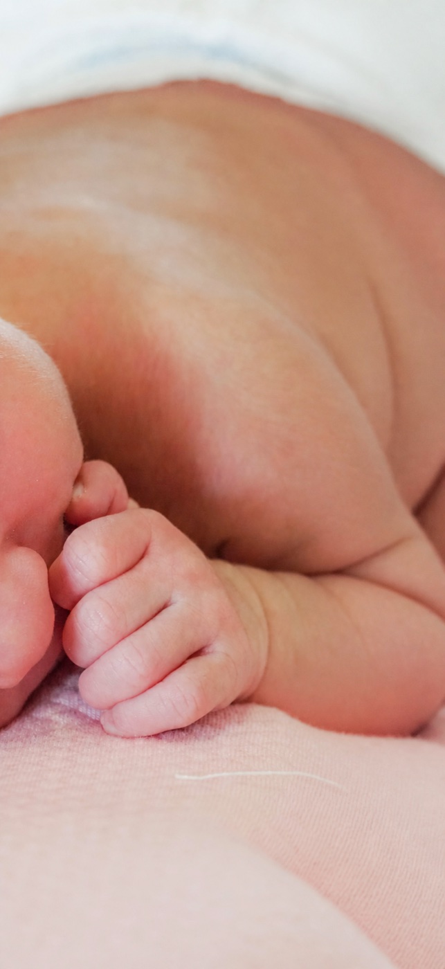 Newborn baby shoot photographed by Mishaal Pasha — photograph 6